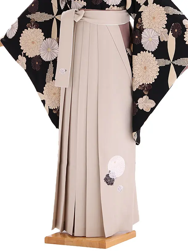 卒業式女性袴 黒 菊×ベージュ刺繍袴 Z562(68)☆