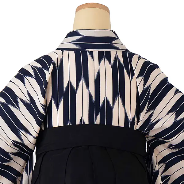 卒業式女性袴 ベージュ×紺矢絣/黒桜刺繍袴 Z978 (67)