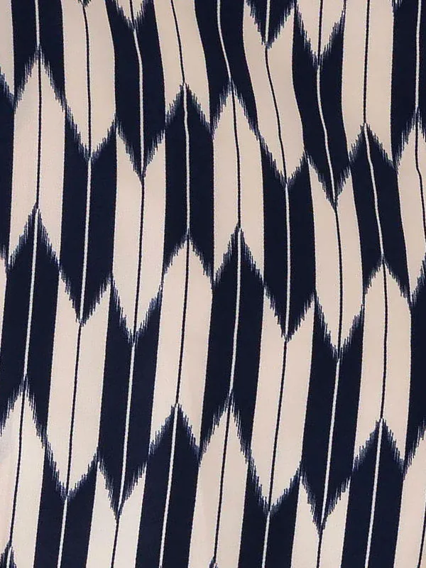 卒業式女性袴 ベージュ×紺矢絣/黒桜刺繍袴 Z978 (67)