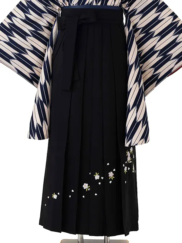 卒業式女性袴 ベージュ×紺矢絣/黒桜刺繍袴 Z978 (67)