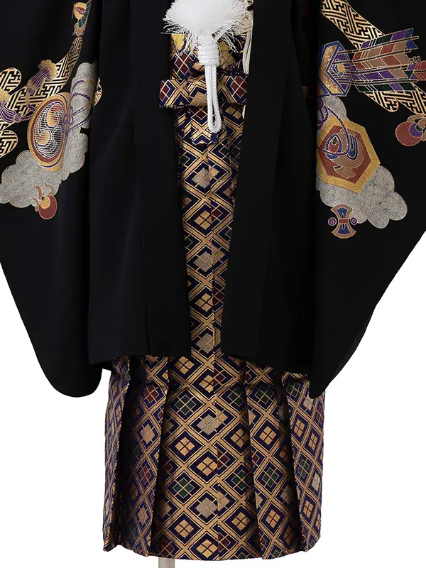 七五三レンタル(3歳4歳男児袴)／黒兜矢羽根×黒金武田菱袴 F026