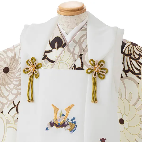 七五三レンタル(3歳男児被布)／白 兜×ベージュ 菊梅 W101