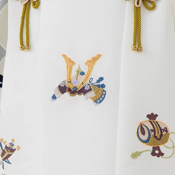 七五三レンタル(3歳男児被布)／白 兜×グレー 菊梅 W102