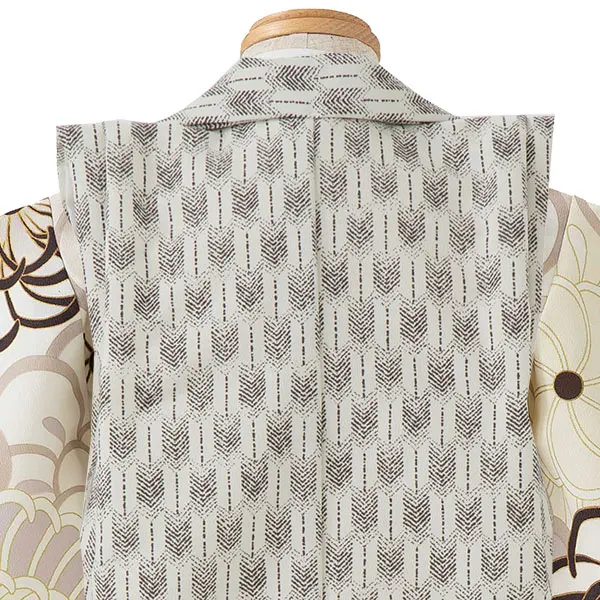 七五三レンタル(3歳男児被布)／白矢羽 兜×ベージュ 菊梅 W301