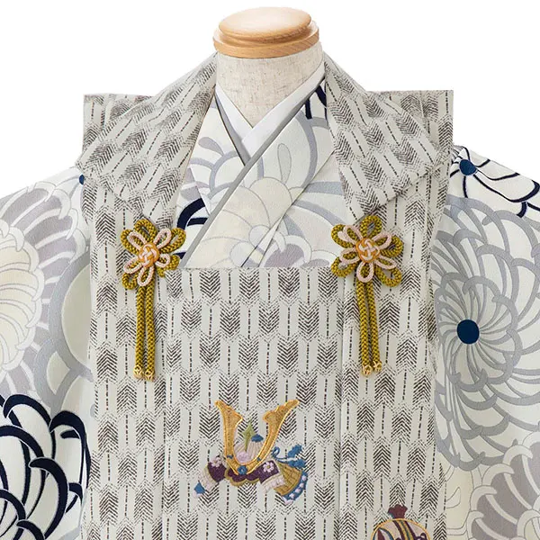七五三レンタル(3歳男児被布)／白矢羽 兜×グレー 菊梅 W302