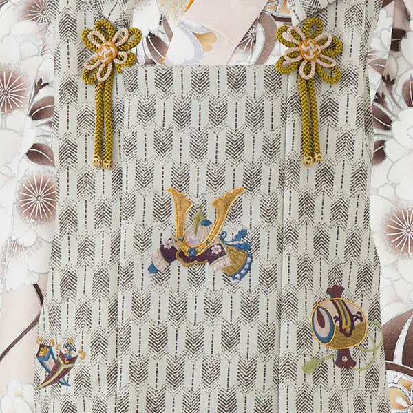 七五三レンタル(3歳男児被布)／白矢羽 兜×ベージュ 橘くす玉 W303
