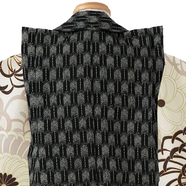 七五三レンタル(3歳男児被布)／黒矢羽 兜×ベージュ 菊梅 W401