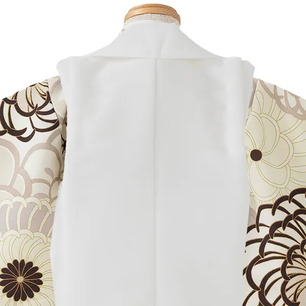 七五三レンタル(3歳男児被布)／白 兜×ベージュ 菊梅 Y087