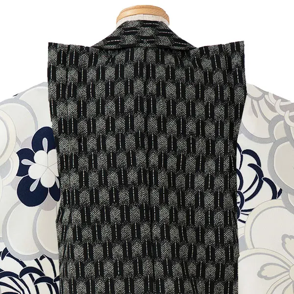 七五三レンタル(3歳男児被布)／黒矢羽 兜×グレー 菊梅 Y088