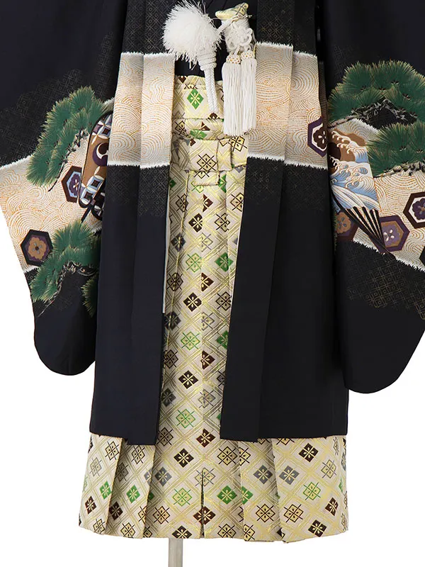 かんたん七五三レンタル(4歳5歳男児袴)／黒兜松×金業平菱袴 Z005