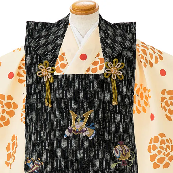 七五三レンタル(3歳男児被布)／黒矢羽 兜×クリーム菊 Z831_4