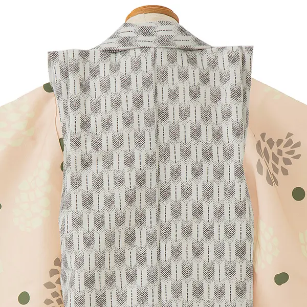 七五三レンタル(3歳男児被布)／白矢羽 兜×ベージュ菊 Z832