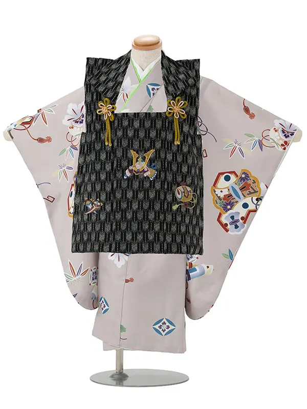 七五三レンタル(3歳男児被布)／黒矢羽 兜×グレー宝尽くし Z862