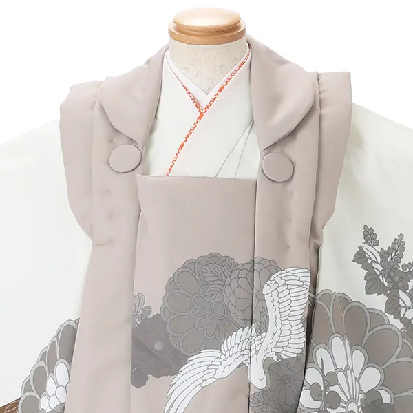 七五三レンタル(3歳女児被布)ベージュ 柄×クリーム色 菊梅に鶴 J665
