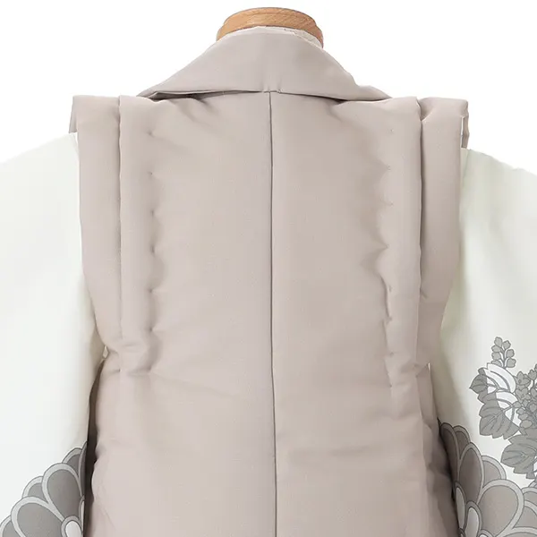 七五三レンタル(3歳女児被布)ベージュ 柄×クリーム色 菊梅に鶴 J665