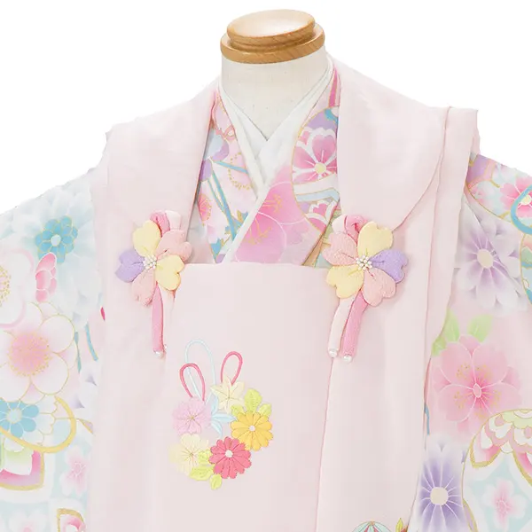 七五三レンタル(3歳女児被布)式部浪漫 ピンクくす玉×ピンク梅菊まり Z161