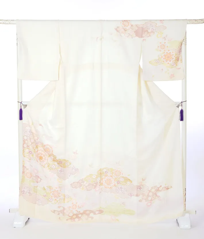 正絹訪問着ﾚ ﾝﾀﾙ 薄クリーム 雲取り 鏡紋 古典柄 8AD701