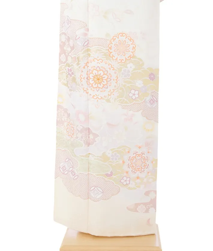 正絹訪問着ﾚ ﾝﾀﾙ 薄クリーム 雲取り 鏡紋 古典柄 8AD701