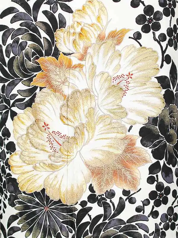 振袖0235　アイボリー 黒 洋花 NATURAL BEAUTY