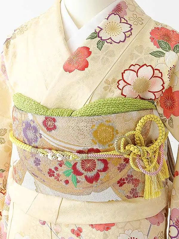 振袖0250 クリーム 牡丹 花模様