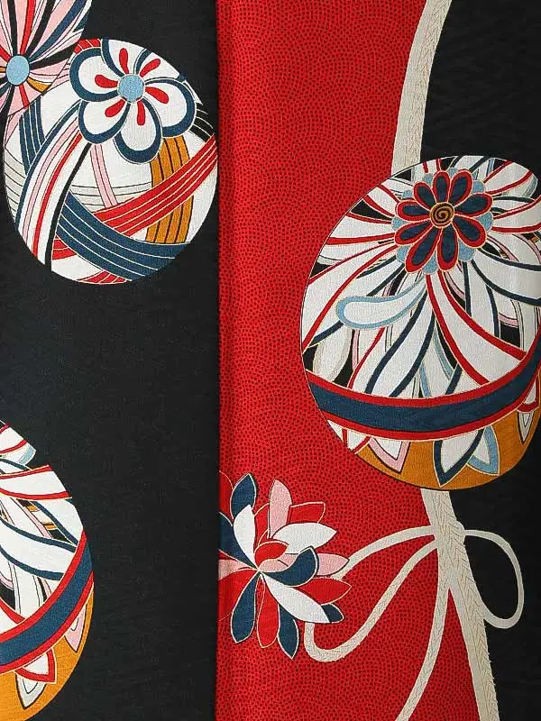 振袖0267 赤 黒 鞠 レトロ