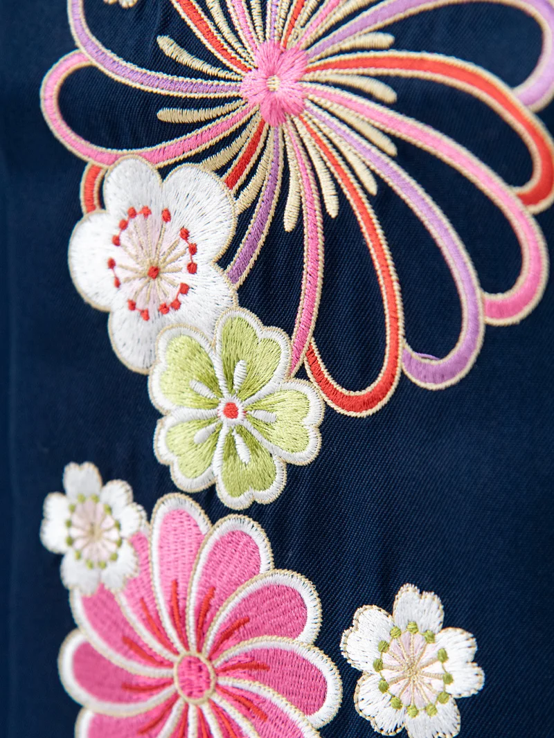 レンタル 卒業袴 二尺袖 0043  白地に赤麻の葉 袴紺刺繍