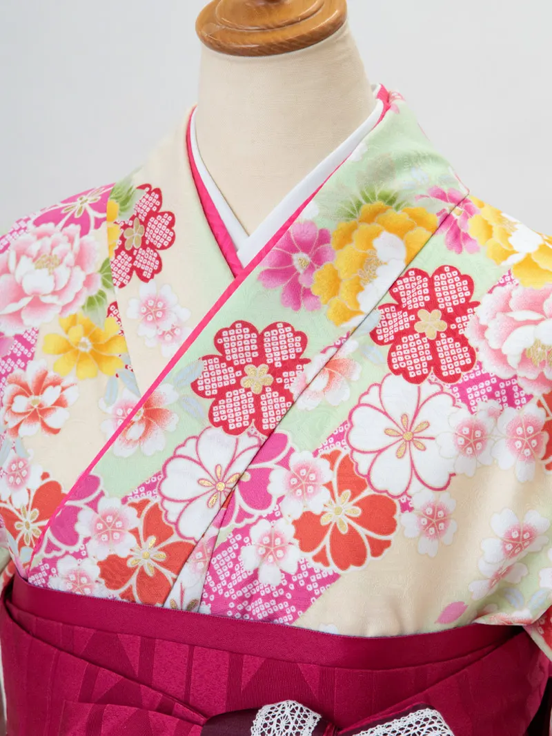 レンタル 卒業袴 二尺袖 0206 「黄緑地に疋田桜」×ピンク矢絣ボカシ刺繍袴