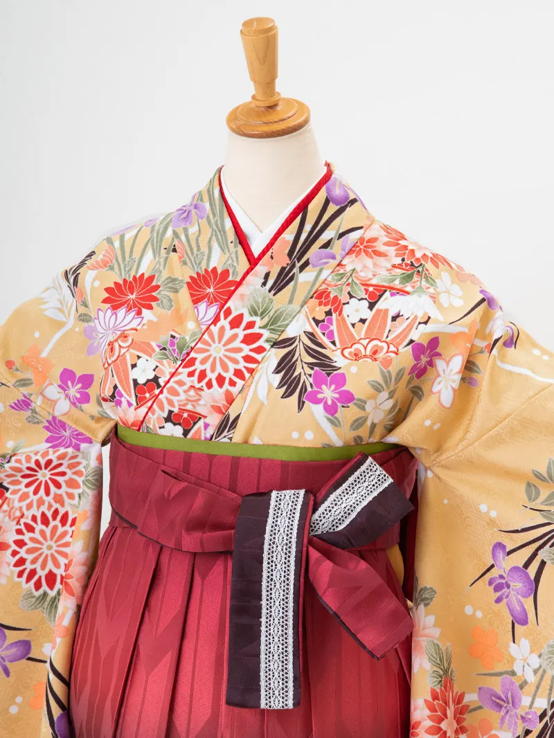 卒業式袴レンタル0207 「クリーム地にダリヤと鞠」×えんじ矢絣ボカシ刺繍袴