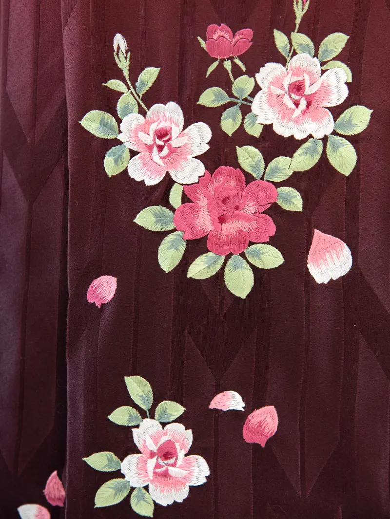 卒業式袴レンタル0207 「クリーム地にダリヤと鞠」×えんじ矢絣ボカシ刺繍袴