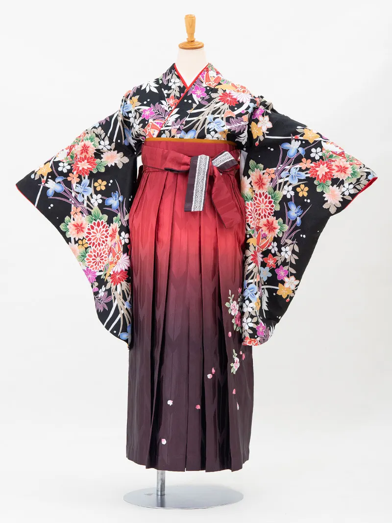 レンタル 卒業袴 二尺袖 0213 「黒地に四季花」×えんじ矢絣ボカシ刺繍袴　　