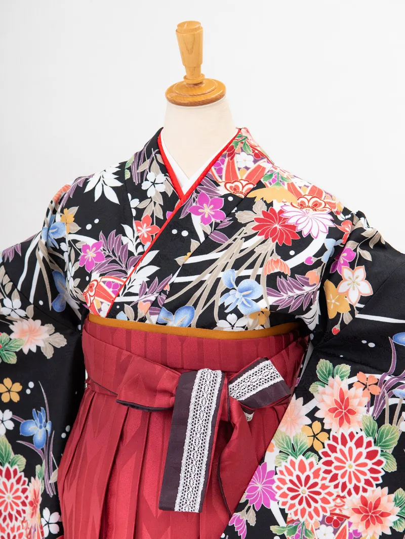 レンタル 卒業袴 二尺袖 0213 「黒地に四季花」×えんじ矢絣ボカシ刺繍袴　　