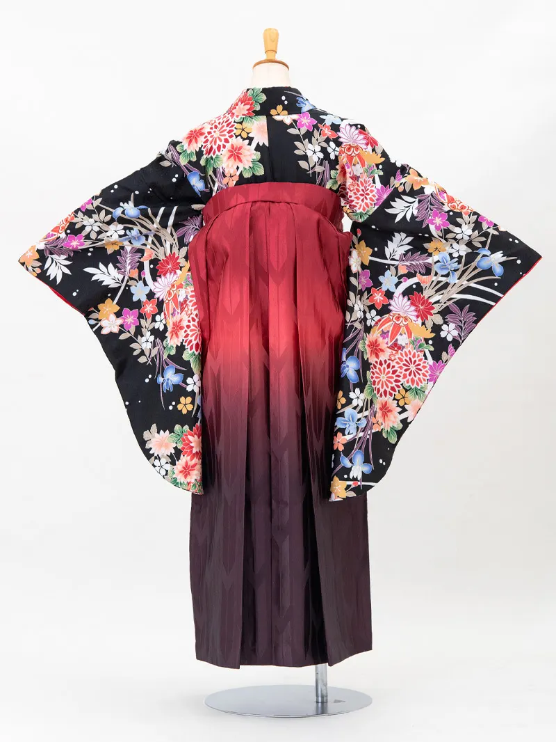 レンタル 卒業袴 二尺袖 0213 「黒地に四季花」×えんじ矢絣ボカシ刺繍袴　　