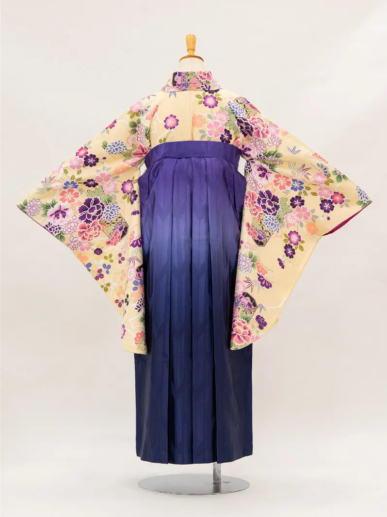卒業式袴レンタル0214 「クリーム地に貝桶と牡丹」×紫矢絣ボカシ刺繍袴　　