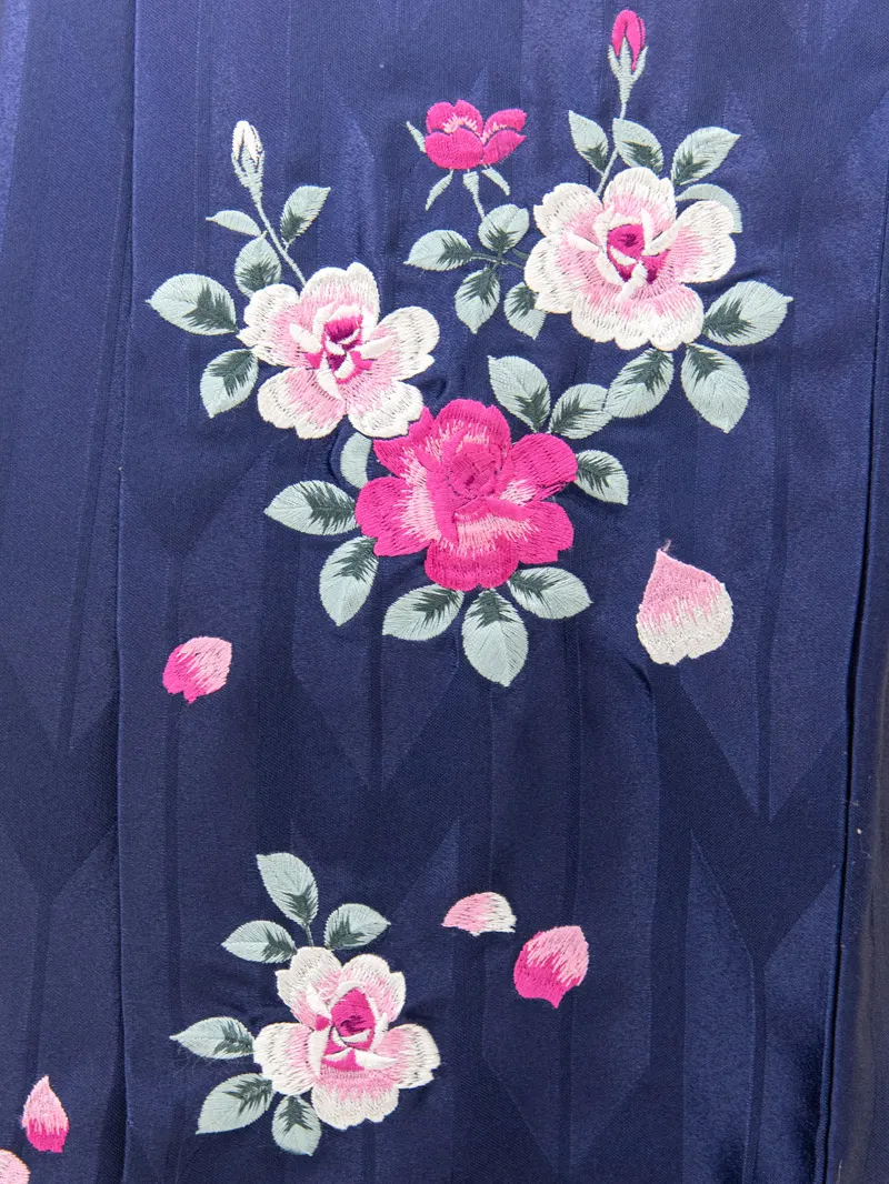 卒業式袴レンタル0214 「クリーム地に貝桶と牡丹」×紫矢絣ボカシ刺繍袴　　