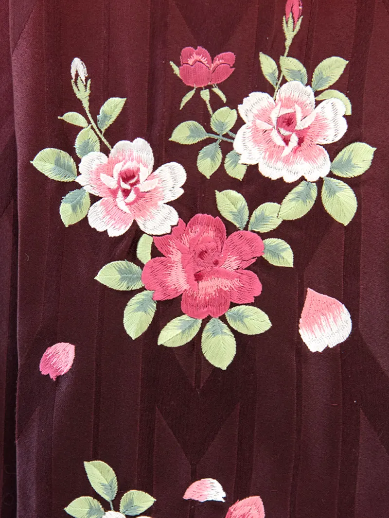 レンタル 袴 二尺袖 0215 「ｸﾘｰﾑ地に菊と小花」×えんじ矢絣ボカシ刺繍袴