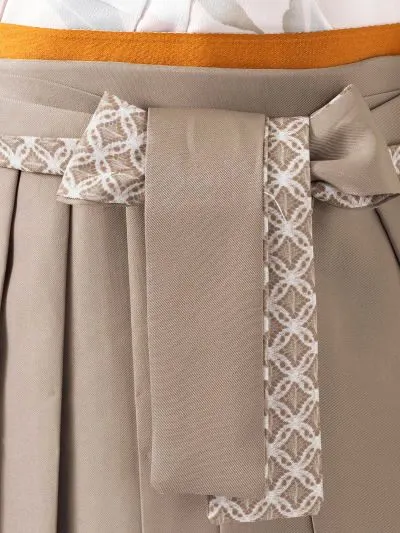 卒業袴 二尺袖 0711  「クリーム地に百合」レースプリント袴グレージュ