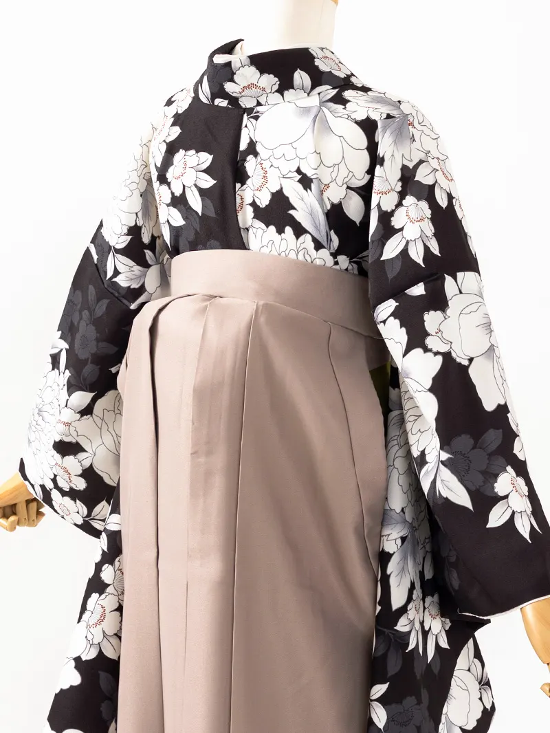 卒業袴 二尺袖 0714  「黒地に牡丹」レースプリント袴グレージュ