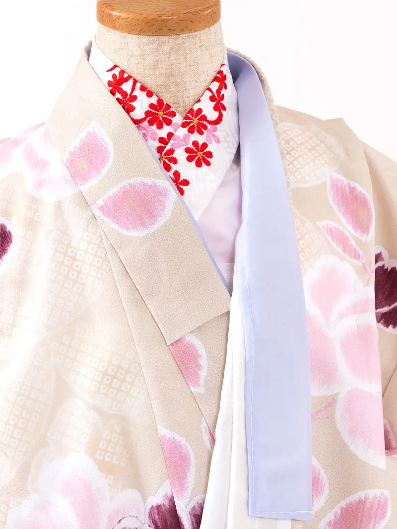女児袴レンタル(7歳)0097 薄ベージュ地に花＆ピンク色刺繍袴