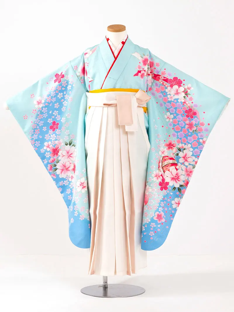 女児袴レンタル(7歳)0100 水色地に鞠と桜＆バイカラー袴アイボリー