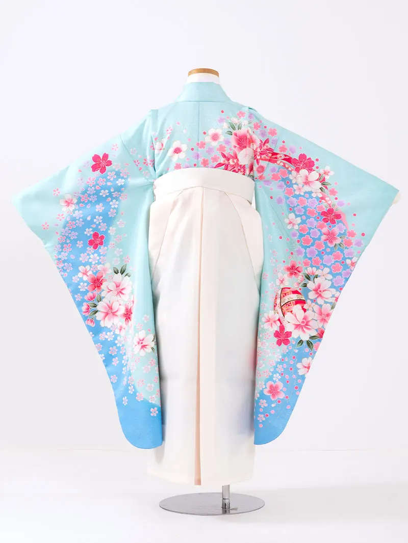女児袴レンタル(7歳)0100 水色地に鞠と桜＆バイカラー袴アイボリー