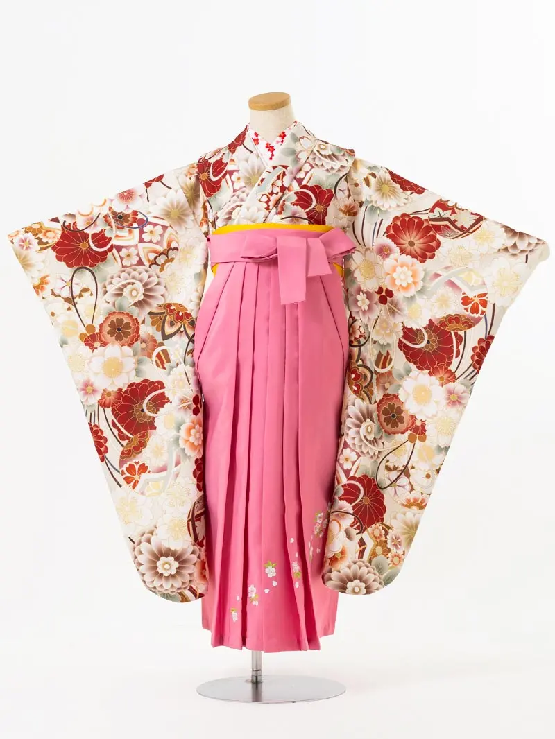 女児袴レンタル(7歳)0118　クリーム色 菊 牡丹 桜＆刺繍袴ピンク
