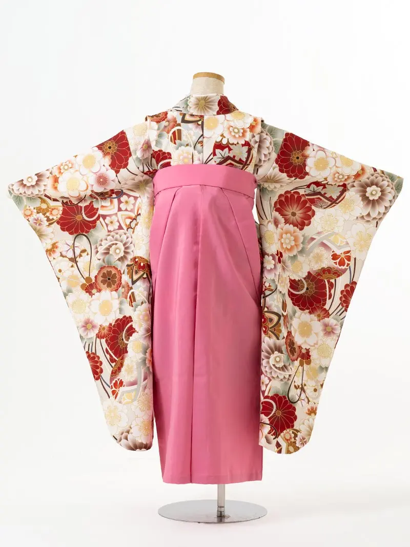 女児袴レンタル(7歳)0118　クリーム色 菊 牡丹 桜＆刺繍袴ピンク