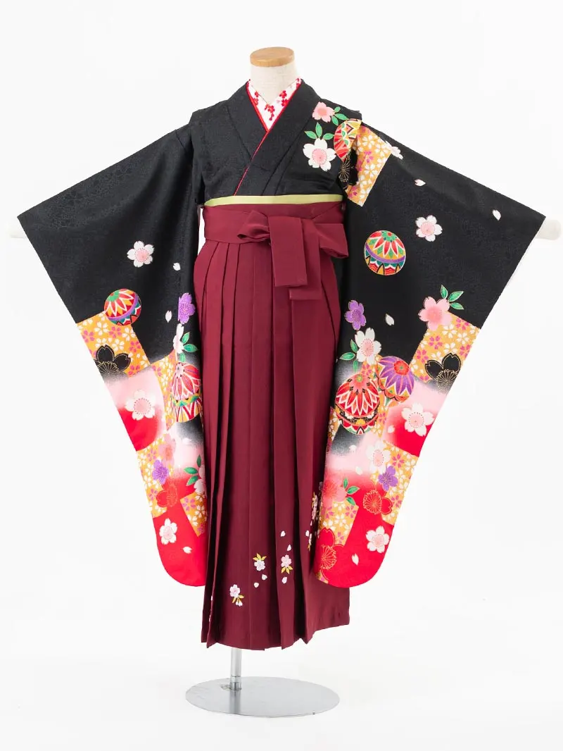女児袴レンタル(7歳)0135 黒地に鞠と芍薬＆刺繍袴えんじ