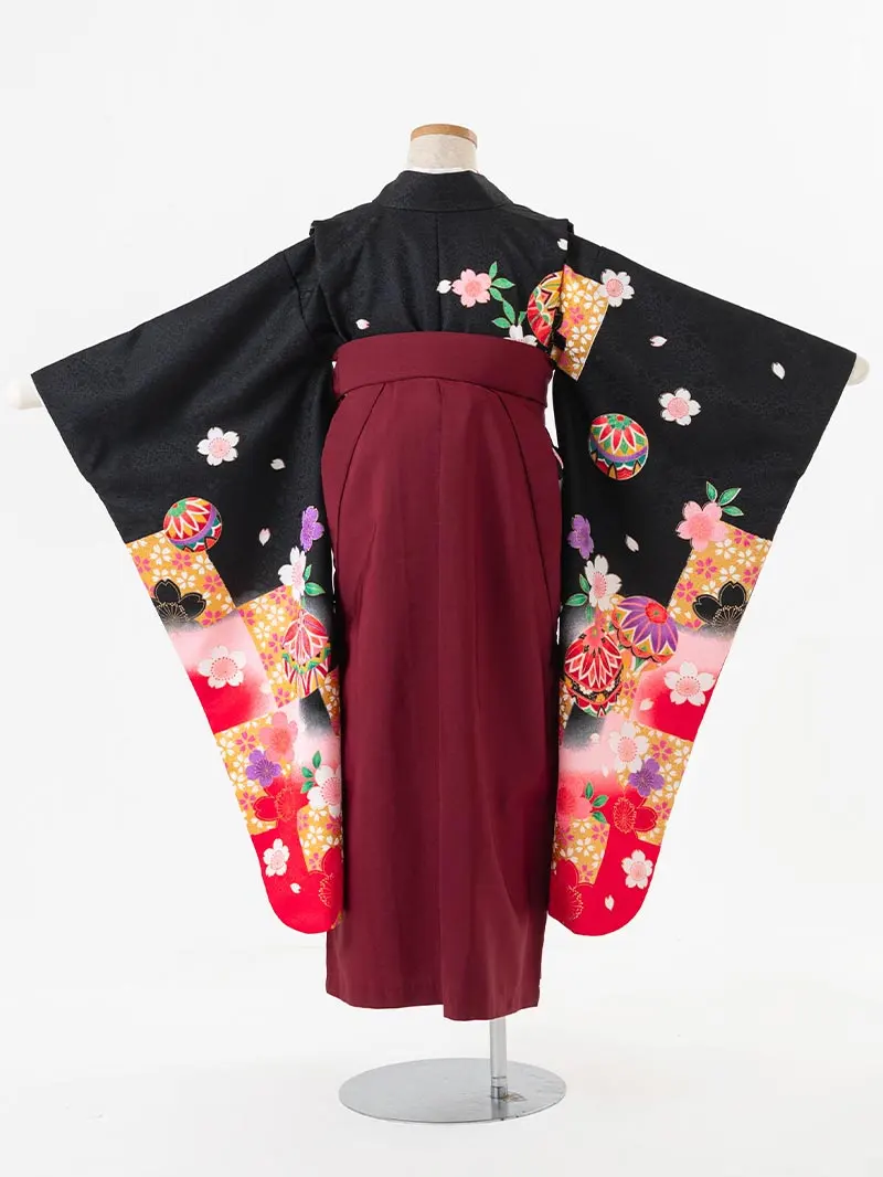 女児袴レンタル(7歳)0135 黒地に鞠と芍薬＆刺繍袴えんじ