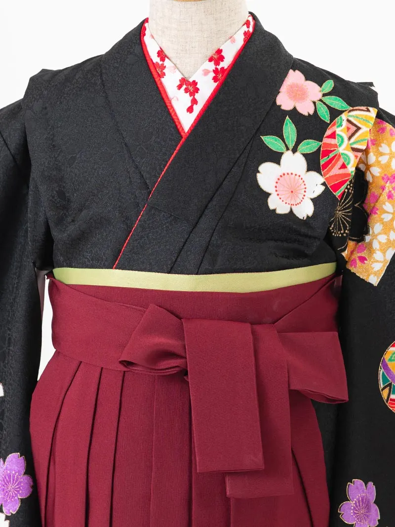 女児袴レンタル(7歳)0135 黒地に鞠と芍薬＆刺繍袴えんじ