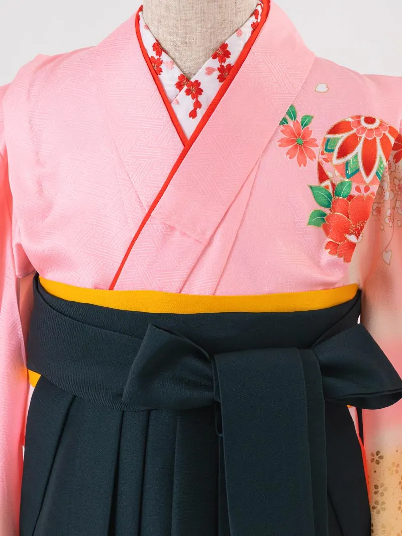 女児袴レンタル(7歳)0137 赤地に鞠と桜＆刺繍袴緑