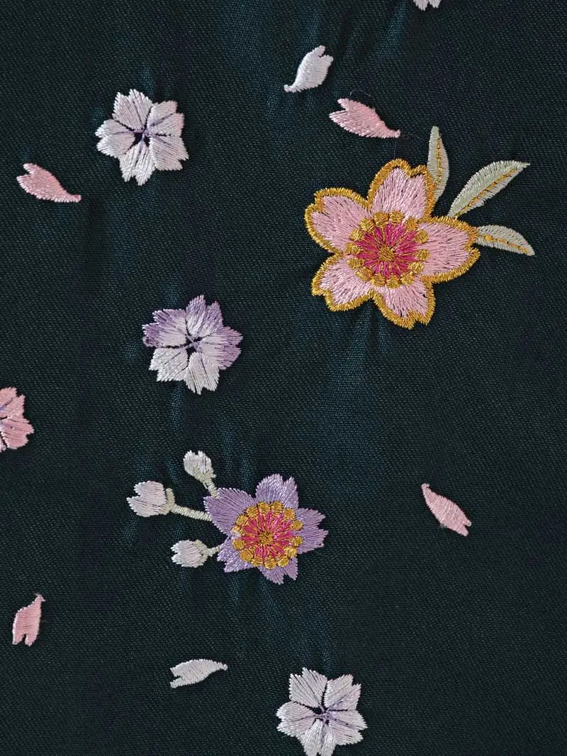 女児袴レンタル(7歳)0137 赤地に鞠と桜＆刺繍袴緑