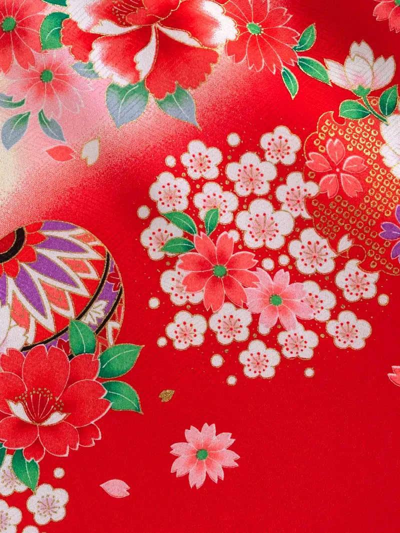 女児袴レンタル(7歳)0137 赤地に鞠と桜＆刺繍袴緑