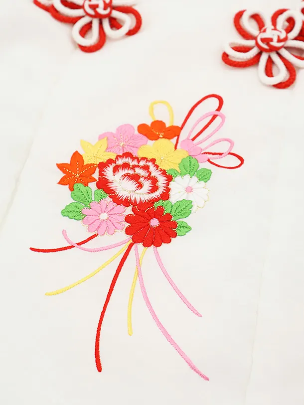 七五三(2歳女の子被布) 2001 白地 花 刺繍×白地 牡丹鈴