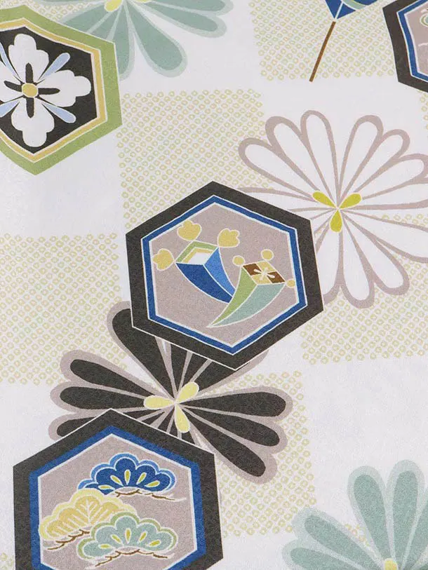 RENCA(2歳男児被布)2002金ぼかし 矢羽に鷹x白 市松 亀甲紋